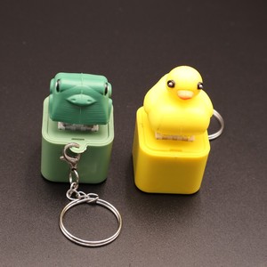 Креативные светодиодные световые и звуковые Брелоки для ключей с изображением желтой утки, интерактивный звуковой свет, портативные забавные гаджеты - Product Image 1