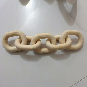 Cadena decorativa de madera maciza de pino con cinco anillos, colgante artesanal con forma de eslabón para decoración del hogar, venta al por mayor - Product Image 3
