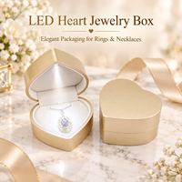 Boîte à bijoux lumineuse en forme de cœur, intérieur en velours, éclairage LED automatique, coque en plastique, pour cadeau de fiançailles ou d'anniversaire