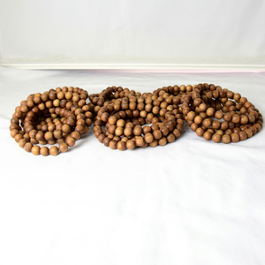 Vente en gros de chapelets en bois de santal Riddhi Siddhi - Perles rondes de couleur jaune foncé à brun doré foncé, fabriquées au Rajasthan - Product Image 1