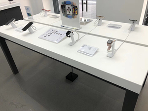 โต๊ะโชว์สินค้าสีขาวสำหรับร้านค้าปลีก <span class=keywords><strong>Apple</strong></span> แบบโมโนสโตร์ ออกแบบเองได้ โต๊ะร้านค้า MONO สำหรับโชว์โทรศัพท์มือถือ เฟอร์นิเจอร์ร้านค้าโทรศัพท์มือถือ - Product Image 3