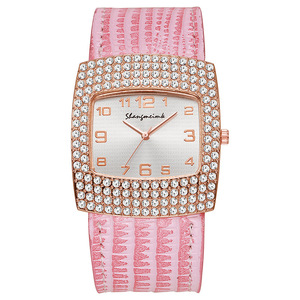 <span class=keywords><strong>Montre</strong></span> pour <span class=keywords><strong>femme</strong></span> W098 avec boîtier carré en alliage, strass, cadran en verre et <span class=keywords><strong>bracelet</strong></span> large en <span class=keywords><strong>cuir</strong></span>, mouvement à quartz - Product Image 3