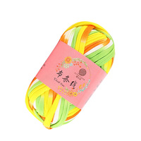 Fil de polyester 100% coloré teint pour le tissage de bricolage stocké pour la vente en gros Kit de matériaux similaires pour les chapeaux de tapis de Style Hyuna