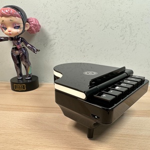 2024 Nouveau produit Cadeaux Cool gadgets support de charge de <span class=keywords><strong>piano</strong></span> et supports avec haut-parleur 10w et chargeurs sans fil 3 en 1 - Product Image 5