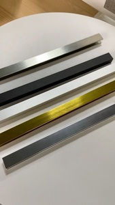 <span class=keywords><strong>Profilé</strong></span> en U en aluminium série Chrome 6000 pour panneaux muraux en verre <span class=keywords><strong>de</strong></span> 10 mm, 95 pouces <span class=keywords><strong>de</strong></span> long, services <span class=keywords><strong>de</strong></span> pliage/découpe/soudage - Product Image 3