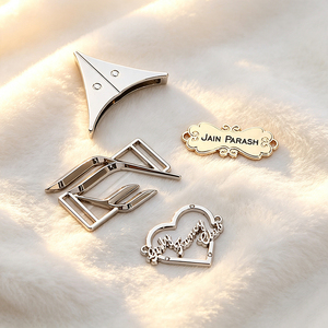 Étiquettes métalliques personnalisées pour marque privée, badges métalliques à coudre avec logo, étiquettes métalliques sur mesure pour vêtements et sacs, acceptant vos propres designs. - Product Image 3