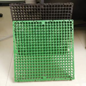 Cellule de drainage à emboîtement en plastique nid d'abeille de 30 mm pour l'installation de <span class=keywords><strong>gazon</strong></span> artificiel et de <span class=keywords><strong>gazon</strong></span> synthétique avec géotextile - Product Image 3