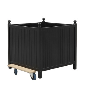 Jardinière en aluminium moulé de style provençal - Product Image 5