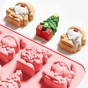 <span class=keywords><strong>Moule</strong></span> à gâteau en silicone SILIKOLOVE Factory Christmas 6 cavités Père Noël, antiadhésif platine LFGB, sans BPA, pour desserts et mousses - Product Image 1