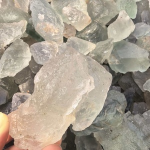 Toptan Doğal Yeşilimsi Şeffaf Kuvars Ham Parçaları Yüksek Sertlikte Silika Hammaddesi Endüstri ve El Sanatları İçin - Product Image 1
