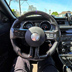 Pour <span class=keywords><strong>Ford</strong></span> Mustang <span class=keywords><strong>GT</strong></span> Red <span class=keywords><strong>Line</strong></span> 2012-2014 Modèle Volant en fibre de carbone avec cuir et matériau PU - Product Image 3