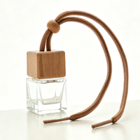 Nouvelle Arrivée Flacon Vide en Verre à Suspendre pour Voiture avec Bouchon Carré en Bois Noir Diffuseur de Parfum pour Voiture