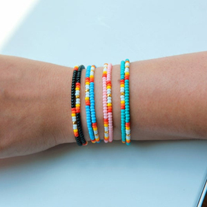 Pulseras de Cuentas Pequeñas Hechas a Mano, Felicidad en Cuentas - Product Image 1
