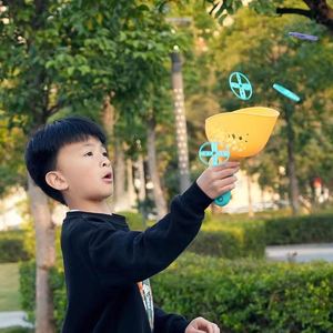 Juego Interactivo al Aire Libre para Padres e Hijos: Disco Volador de Bambú con Lanzamiento Manual para Niños, Ideal para Deportes de Verano al Aire Libre - Product Image 5