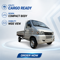 Camionnette compacte légère à plateau ouvert, aspect moderne pour la logistique urbaine et la livraison de petites marchandises