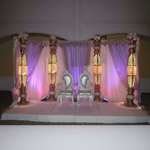 Escenario de boda asiático con pilares de botellas, escenario de boda sencillo, telón de fondo de boda de fibra estilo romano y griego para bodas indias - Product Image 1