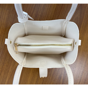 THK0414 Fashionable Women's PU Tote & Crossbody Handbag with Chains and Drawstring Closure Single-<b>shoulder</b> <b>Strap</b> for Ladies - Product Image 6