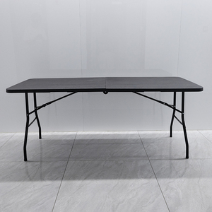 <span class=keywords><strong>Table</strong></span> <span class=keywords><strong>pliante</strong></span> rectangulaire en plastique imitation rotin noir de 6 pieds pour événements, vente en gros d'usine, populaire pour jardins et patios - Product Image 3