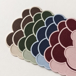 Ensemble de serviettes et de sets de table en lin pur brodé à la main, deux couleurs personnalisées, 100% lin, monogramme brodé - Product Image 5