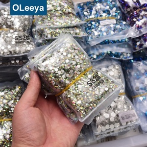 Strass en verre Oleeya à dos plat, facetté, non thermocollant, en vrac, pour nail art et DIY - Product Image 1