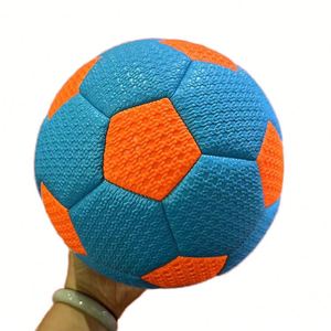 Ballon de football professionnel en PVC taille 5 - Cousu à la machine avec motif texturé pour l'entraînement et les matchs - Product Image 5