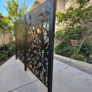 Clôture métallique en aluminium découpée au laser et portes d'<span class=keywords><strong>entrée</strong></span> de jardin Treillis perforé décoratif pour cour et espaces extérieurs - Product Image 1