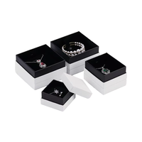 Boîte-cadeau de luxe pour bijoux avec logo personnalisé, doublure en éponge, matériaux recyclés, emballage pour collier, bague, bracelet, carton rigide blanc