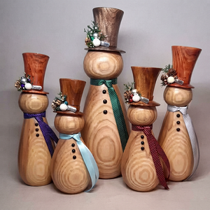 Rustikale Handgefertigte Holz-Schneemann Feiertagsdekoration Pilger-Ornament Geschnitzte Saisonale Tischdekoration für Weihnachten Zuhause - Product Image 1