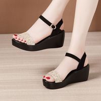 Sandales à talons hauts d'été pour femmes avec semelles épaisses Nouveau style Sandales pour femmes à talon moyen