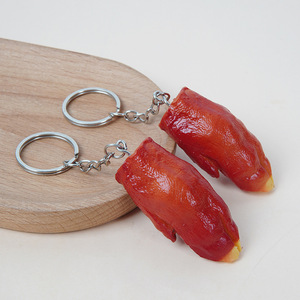 Colgante de PVC con forma de pata de cerdo en miniatura, un accesorio de comida realista, un divertido llavero para mochilas, teléfonos y diarios. - Product Image 4