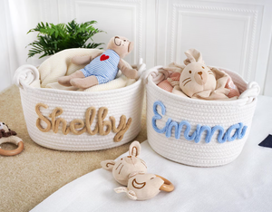 Cesta de almacenamiento de cuerda de algodón tejida a mano con nombre personalizado y patrón de flores bonitas para regalo de Baby Shower Crema Marfil - Product Image 5
