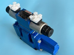 R901062025 4WRZ10W6-85-7X/6EG24N9TK4/D3M Distributeur directionnel proportionnel piloté par commande, 4WRZ 7X avec transducteur de position - Product Image 1