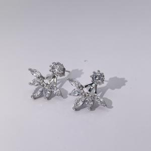 Pendientes de Botón para Mujer con Diseño de Racimo de Hojas Tridimensional, Chapados en Latón, Clásicos, Elegantes y Lujosos de Tianyu Gems - Product Image 5