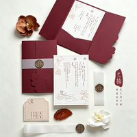 Ensemble d'invitations de mariage de style chinois, couverture rouge vin, sceau en feuille d'or, motif gravé en relief, carte de mariage personnalisée, carton artistique