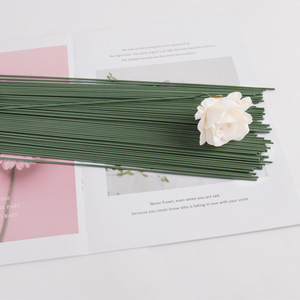 Vente en gros de <span class=keywords><strong>tiges</strong></span> d'emballage de fleurs Savon Rose Fil de fer Tige de fleur verte Tige de fleur artificielle - Product Image 4