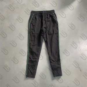 Completo da jogging da uomo personalizzato in cotone traspirante due pezzi con giacca a vento e pantaloni con cerniera - Product Image 2