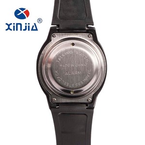 Visially Impaired Italian Arabic Russian Digital Talking <span class=keywords><strong>Watch</strong></span> <span class=keywords><strong>XINJIA</strong></span> 브랜드 말하는 시계 남성 여성 키즈 캐주얼 디지털 노인