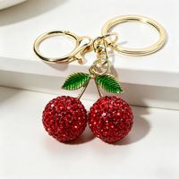 Porte-clés cerise en strass Z Cute Fruit 1 pièce |   Pendentif décoratif pour clé de voiture en alliage métallique, thème végétal de dessin animé, avec fermoir mousqueton
