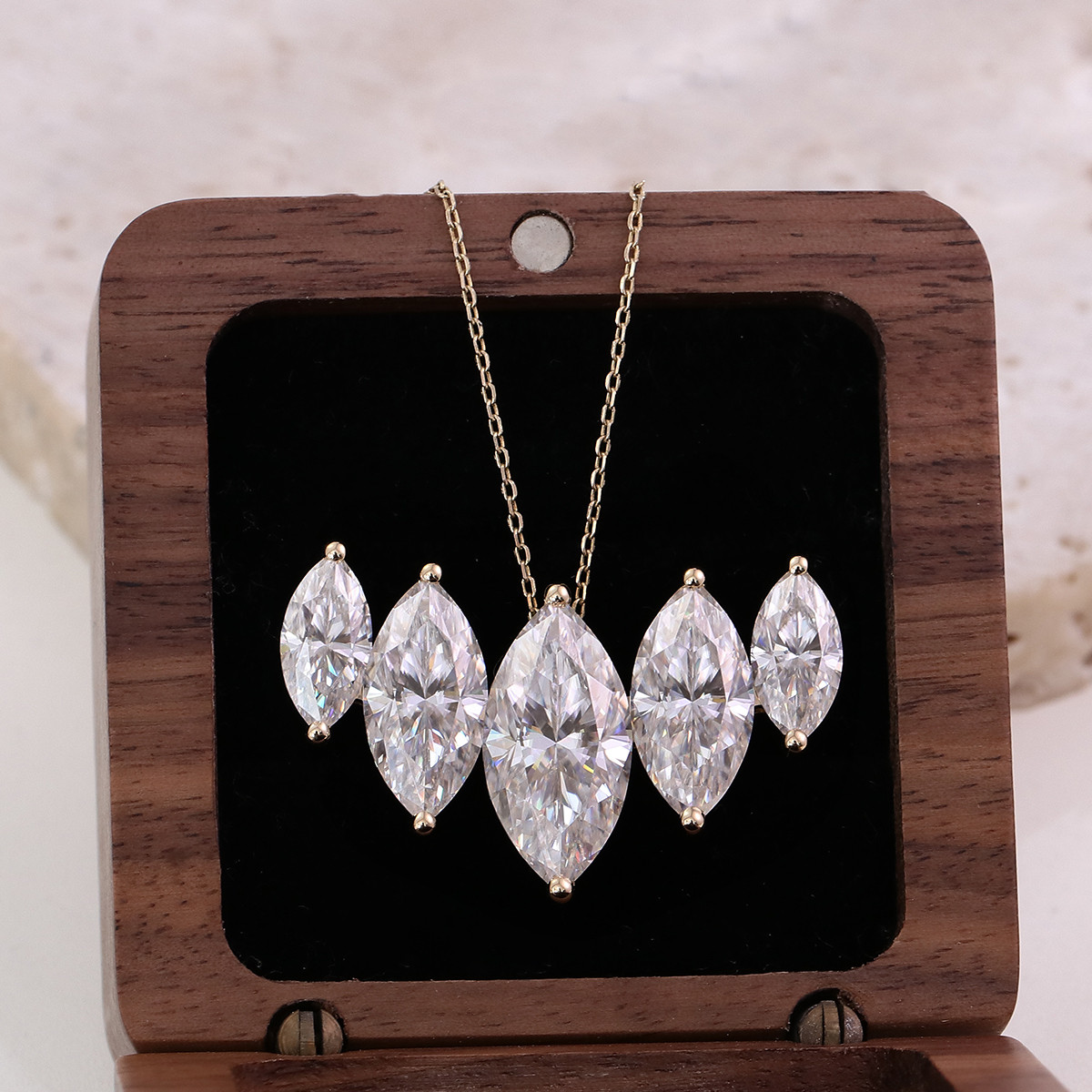 Collier en or 18 carats avec diamant de laboratoire
