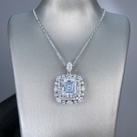 NOVA Collier de Luxe pour Femme en Moissanite Cube de Sucre 5 carats, Argent S925 Plaqué Rhodium, Chaîne Croisée Asscher 10x10, pour Usage Quotidien