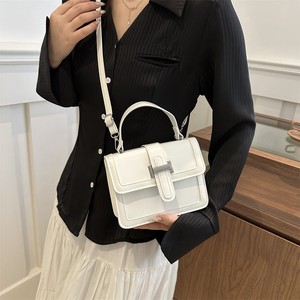 Simplesthetic Version en cuir <span class=keywords><strong>de</strong></span> contraste <span class=keywords><strong>de</strong></span> couleur New Niche Fashion Small Square Bag Texture Single Brand Handbags for Women - Product Image 2