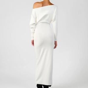 เดรสมีดี้ผ้าถักเนื้อเรียบหรู ดีไซน์ไหล่เฉียงแบบอสมมาตร ทรงเข้ารูปพอดีตัว พร้อมรายละเอียดผ้าจับเดรป - Product Image 2