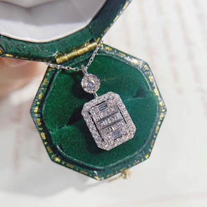 Ciondolo da Donna con Pietra Quadrata, Gioiello Elegante e alla Moda - Product Image 2