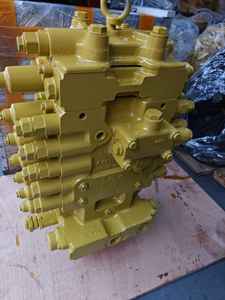 วาล์วควบคุม 723-36-10300 723-36-10105 723-36-10102 สำหรับรถขุดโคมัตสึ รุ่น PC130 PC128 PC130-8 PC120-6 PC210 วาล์วจ่าย - Product Image 2