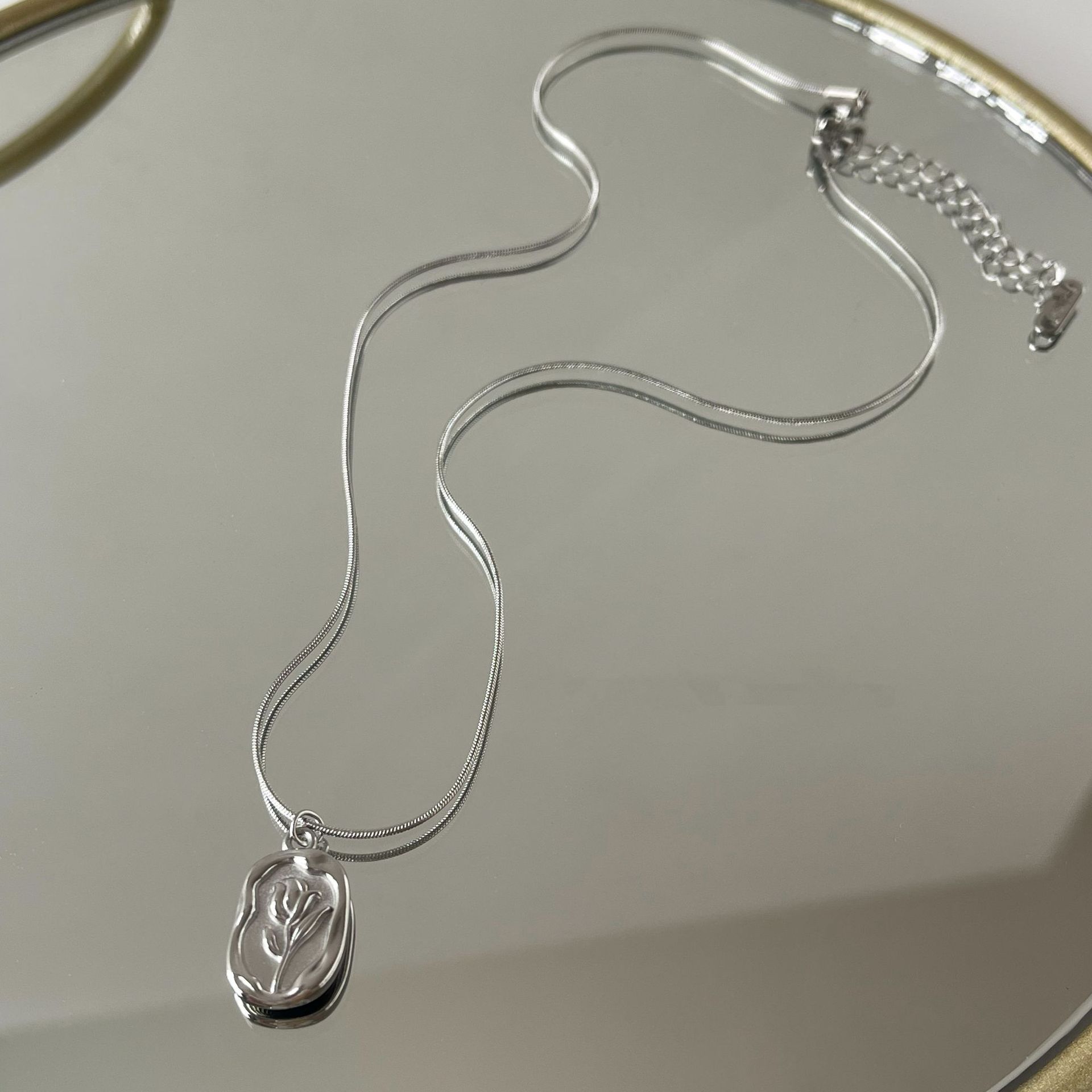 Collier rose, acier