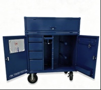 Armoire de rangement pour équipement équestre en acier sur mesure