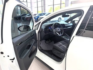 Volkswagen <span class=keywords><strong>Golf</strong></span> 2021 Versión 280 TSI DSG <span class=keywords><strong>R</strong></span>-<span class=keywords><strong>Line</strong></span> 1.4T, 7AT, Tracción Delantera, Interior Oscuro, Gasolina, Buen Estado, Usado, Mercado Ruso <span class=keywords><strong>2022</strong></span> - Product Image 4