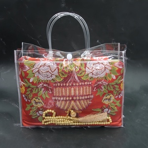 Alfombra de oración estilo bolso de mano, suave, de imitación de seda, bordada, antideslizante, para musulmanes. - Product Image 1