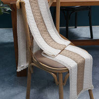 Chemin de table carré classique et durable Ychon en gros, avec glands tissés, en polyester, pour la décoration de la salle à manger