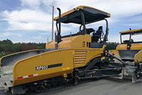 Niveleuse à asphalte polyvalente RP953 avec double compacteur pour la construction de routes et la réparation de chaussées principales